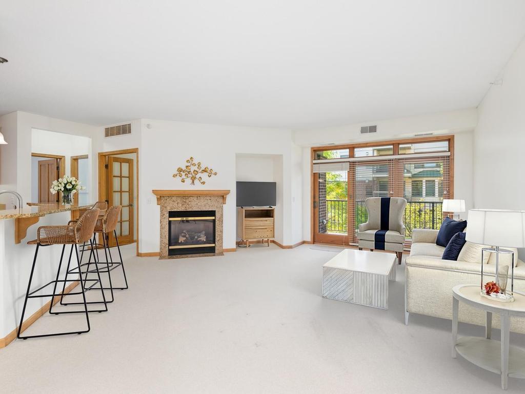 5225 Grandview Square
