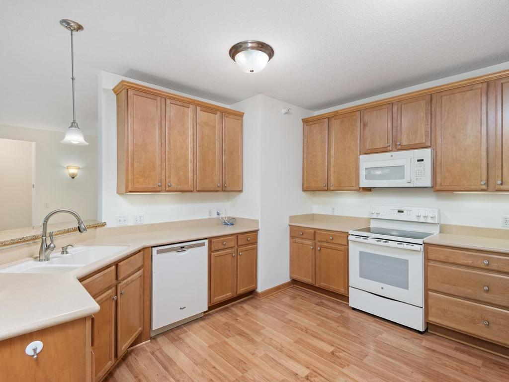 5225 Grandview Square