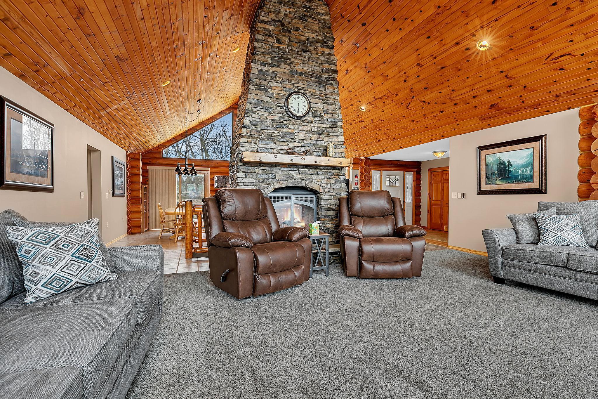 20368 Edgehill Circle, Richmond, MN