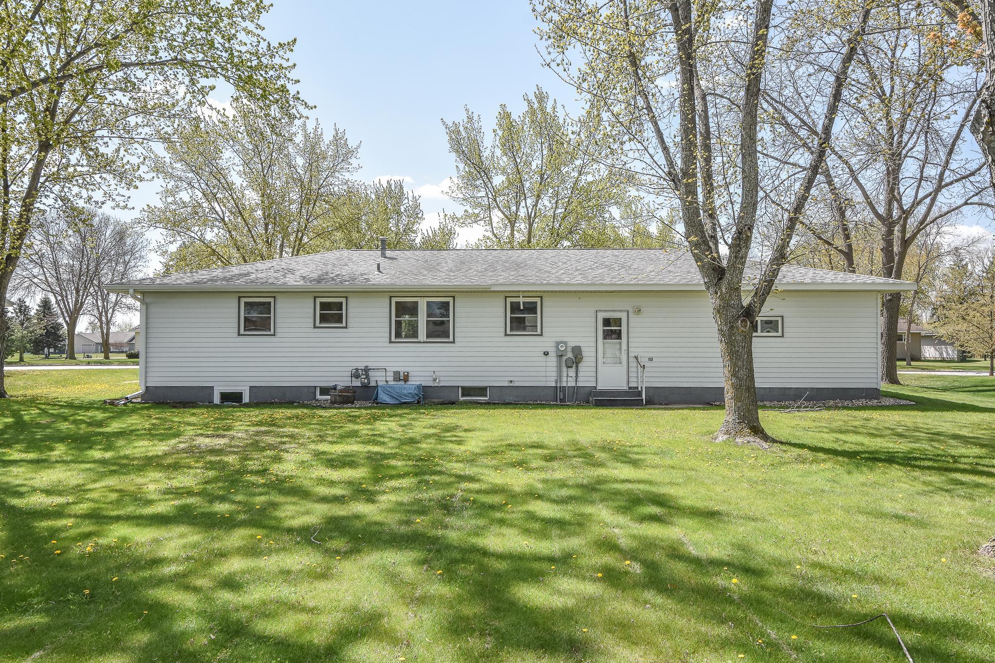 464 Main Street E