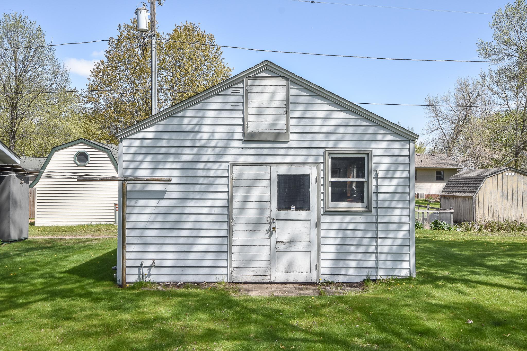 464 Main Street E