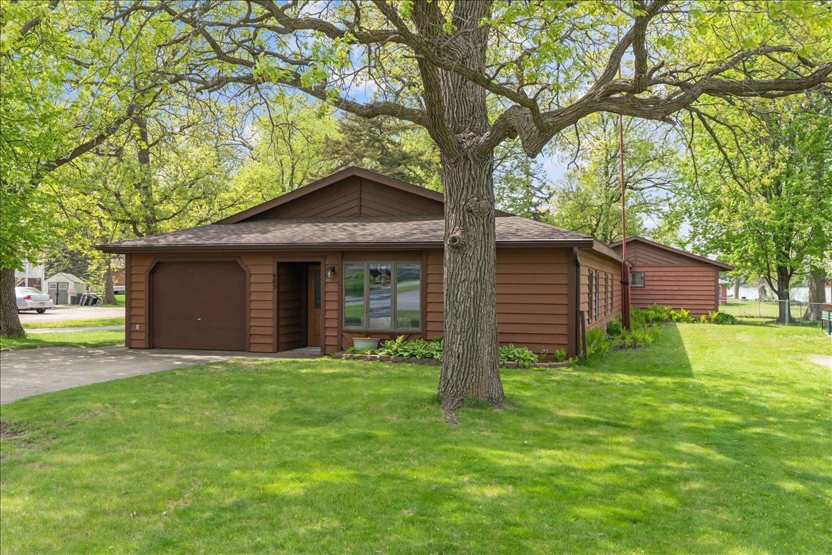 605 Chinook Avenue SW, Avon, MN
