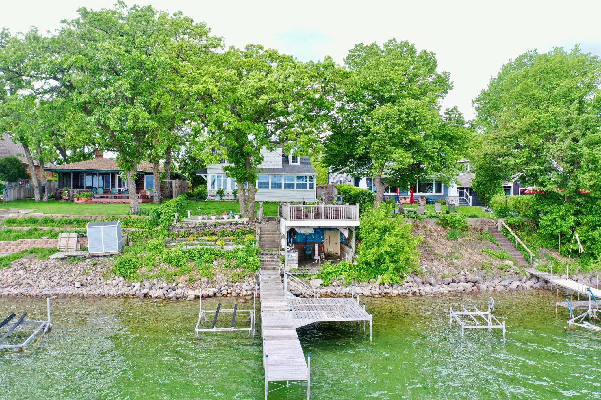 271 Lake Avenue N