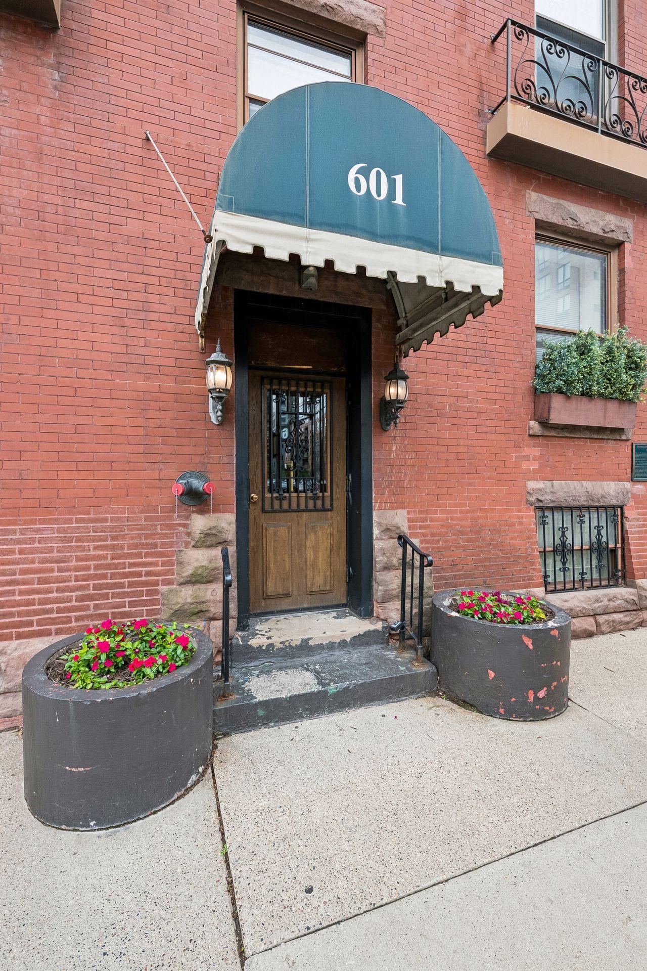 601 S 9th Street