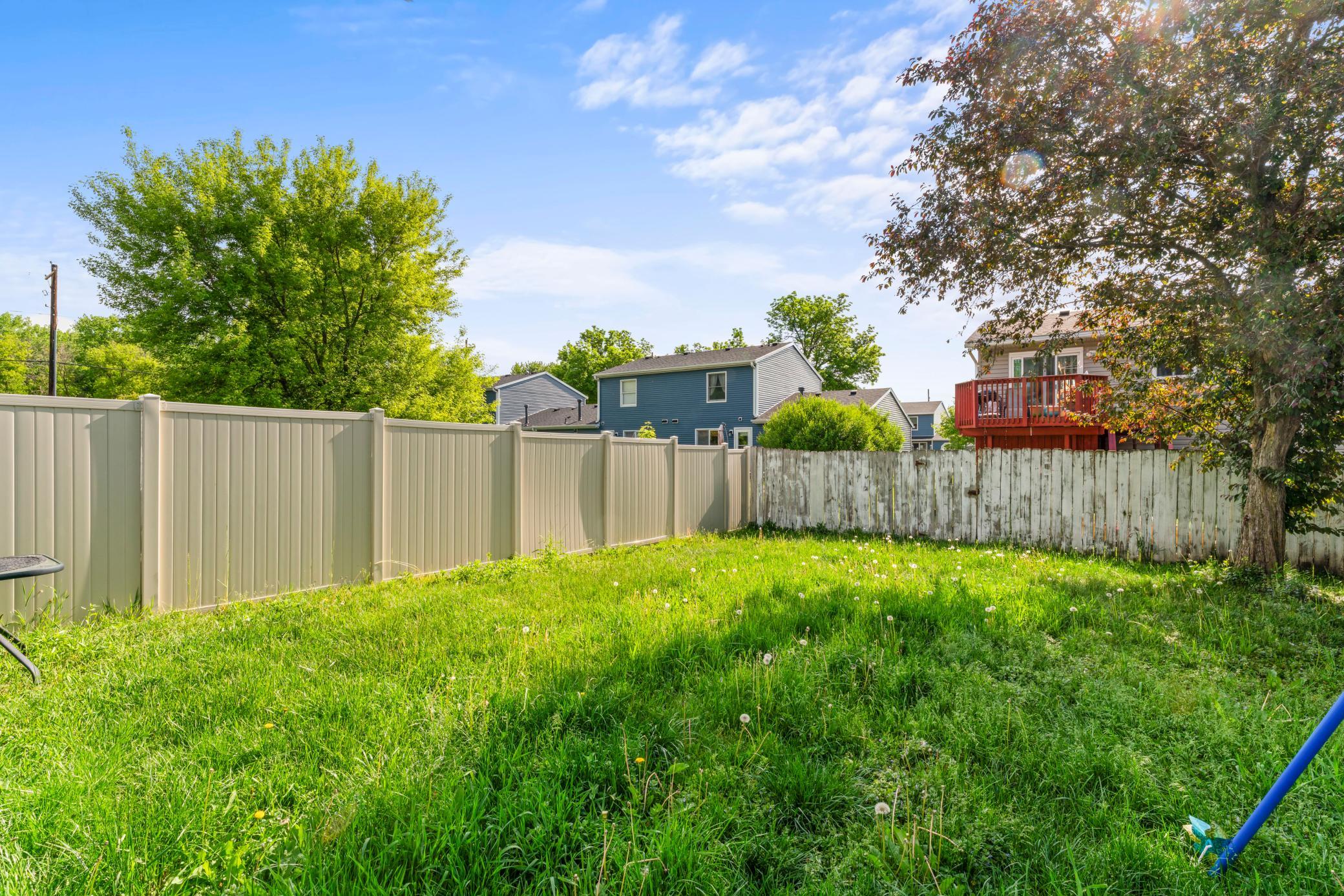 862 W Village Circle SE