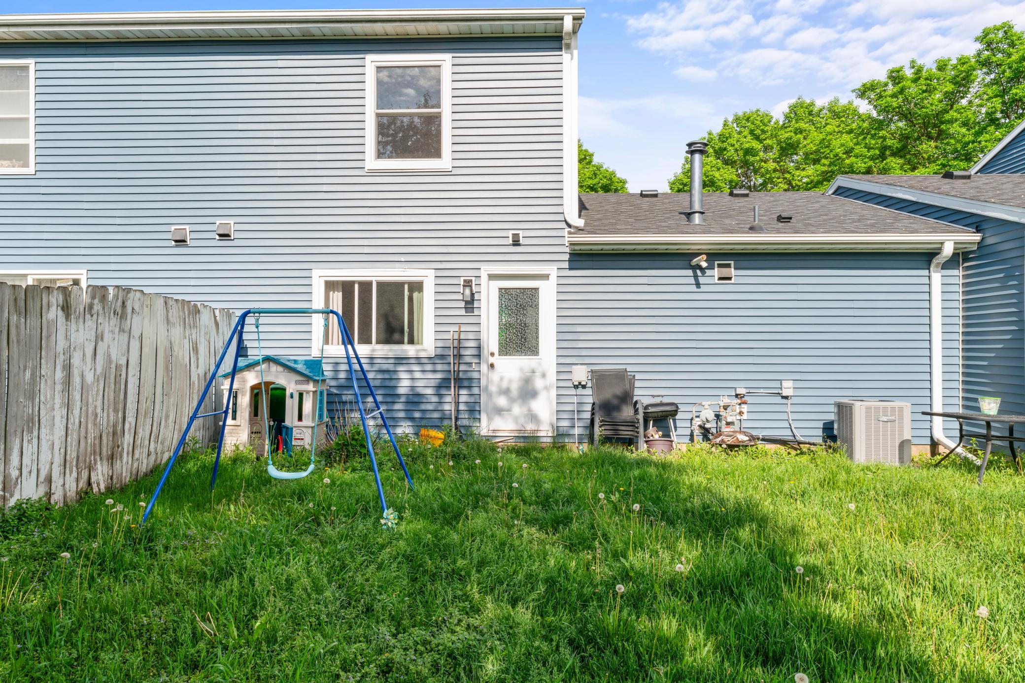 862 W Village Circle SE