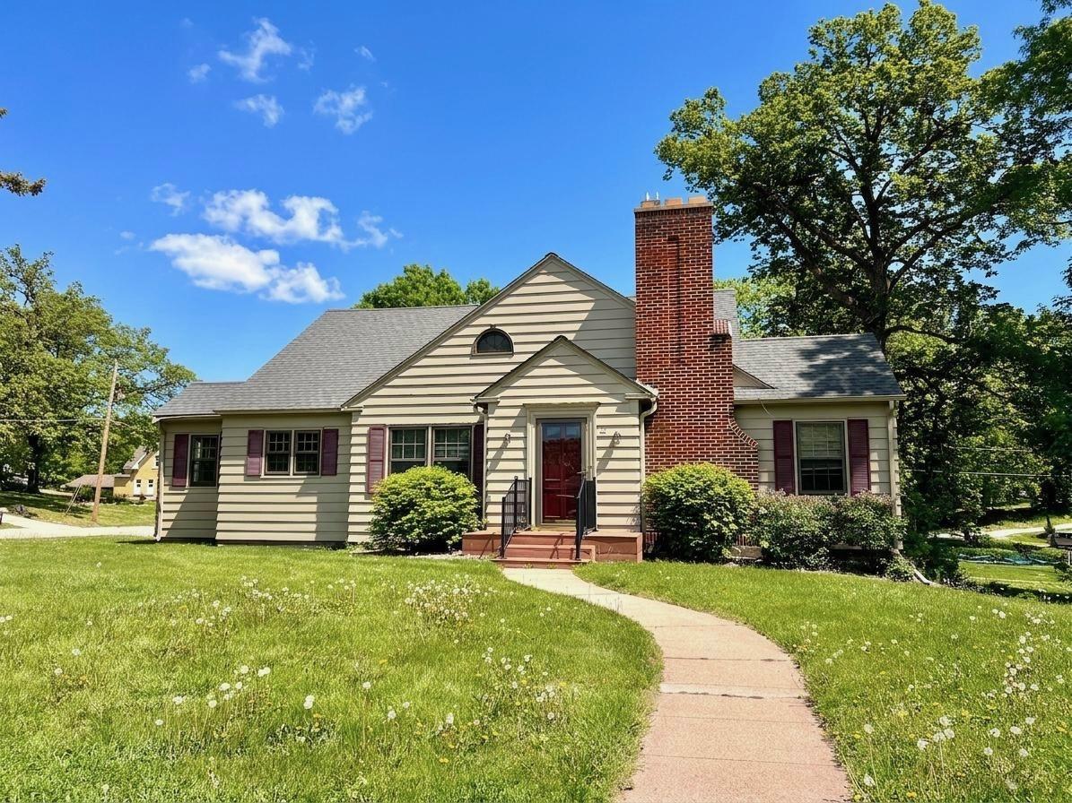 26 Birch Street NE, New London, MN