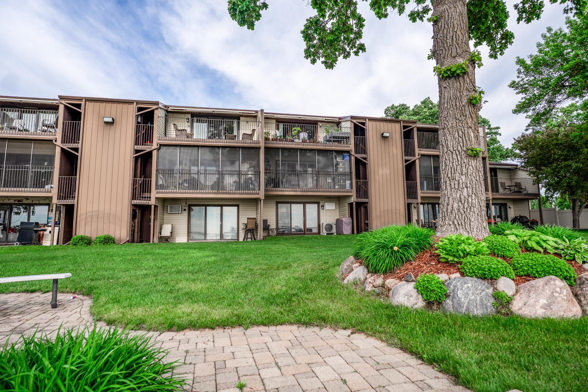 151 Lake Avenue N, Spicer, MN