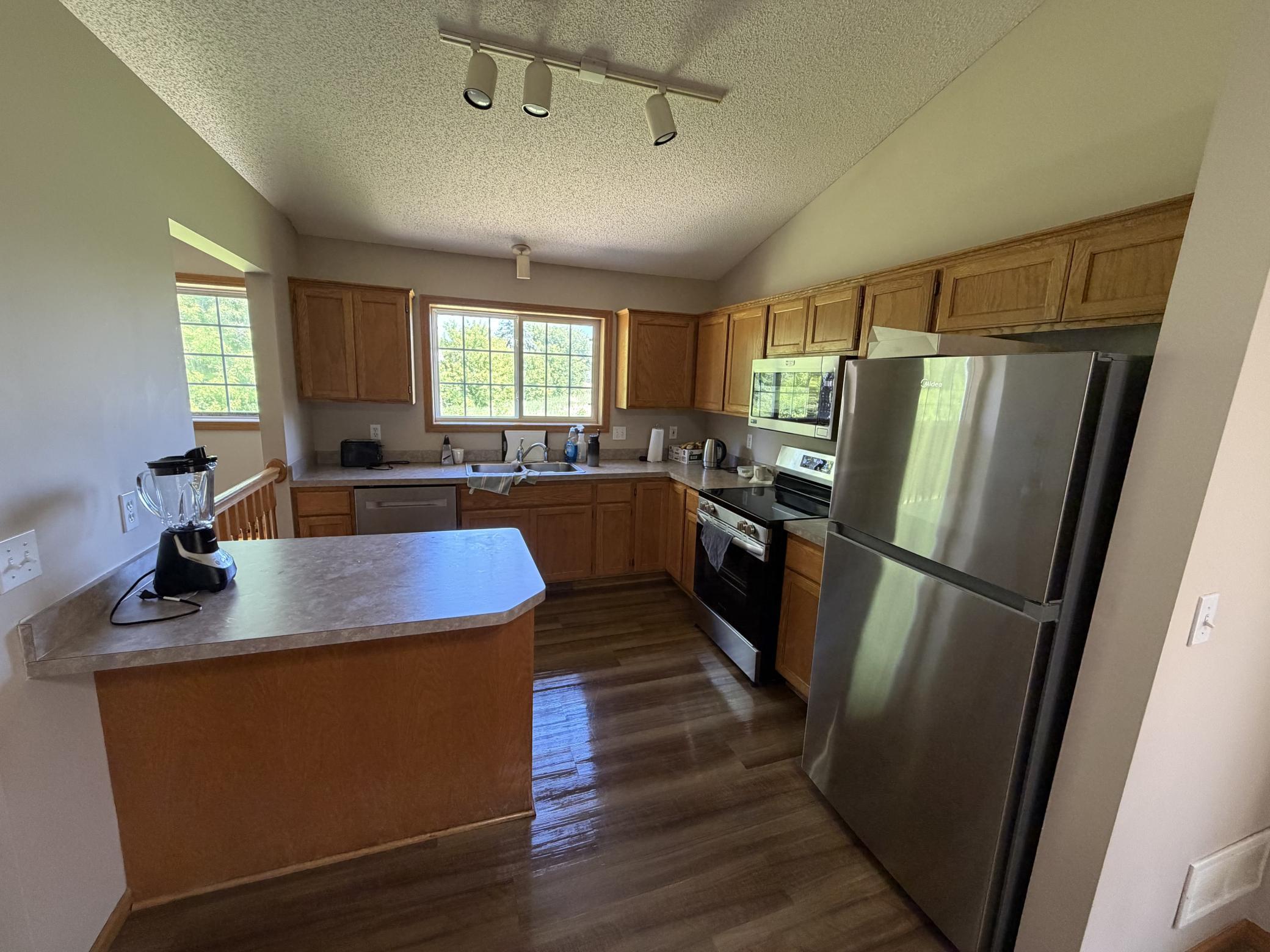 402 Creekside Drive