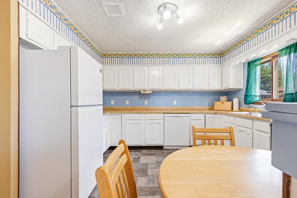 213 2nd Street E