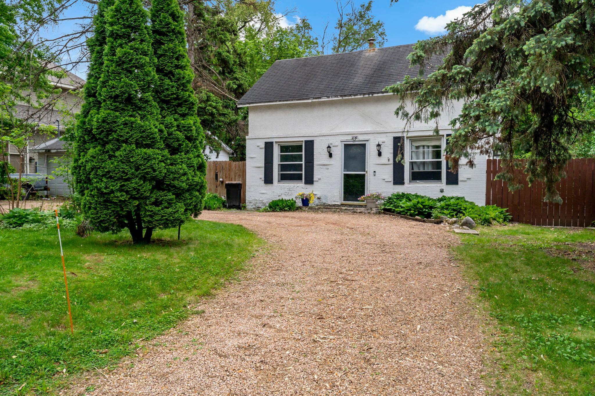 5801x Interlachen Boulevard