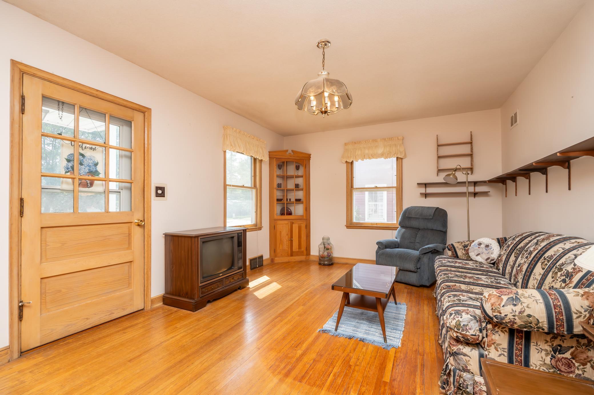 102 5th Street NE