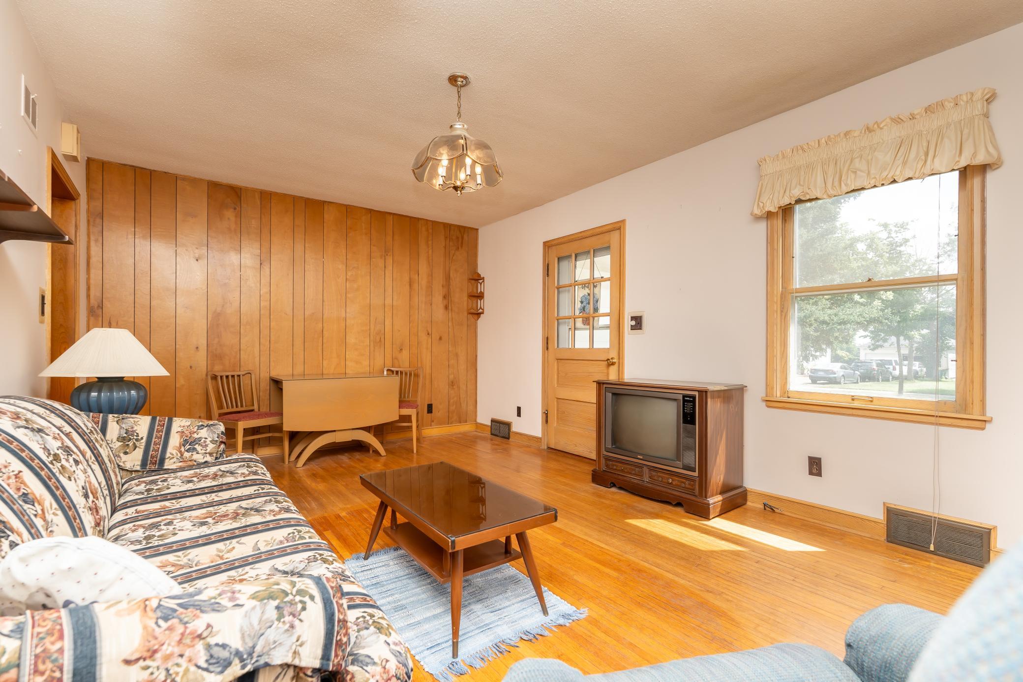 102 5th Street NE