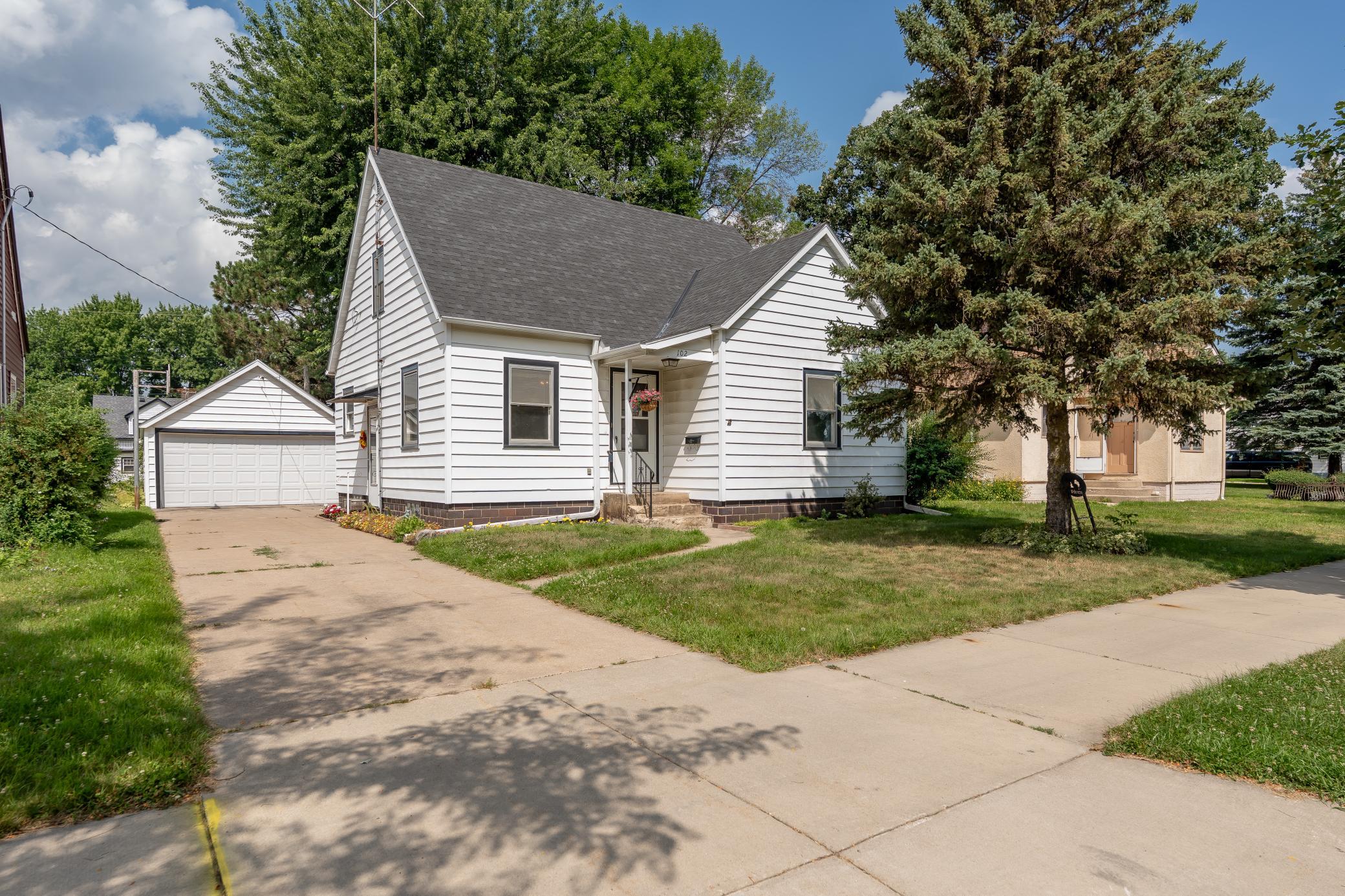 102 5th Street NE