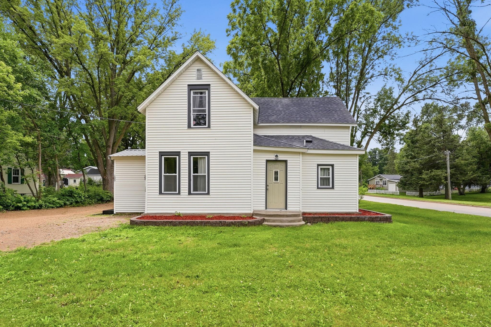 100 3rd Avenue SE, New London, MN