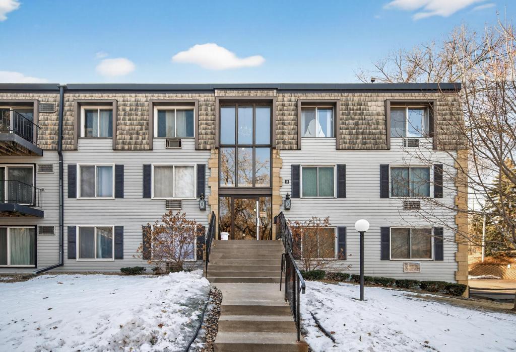 181 Little Canada Road E