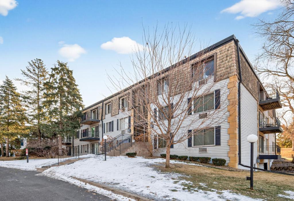 181 Little Canada Road E