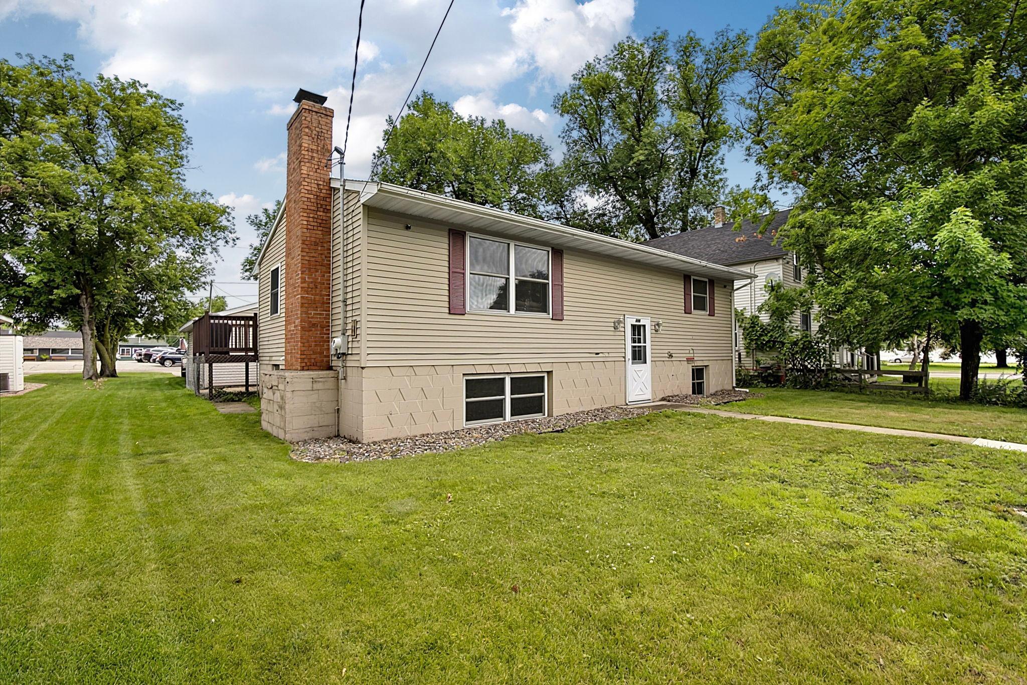 105 Barracuda Avenue SE
