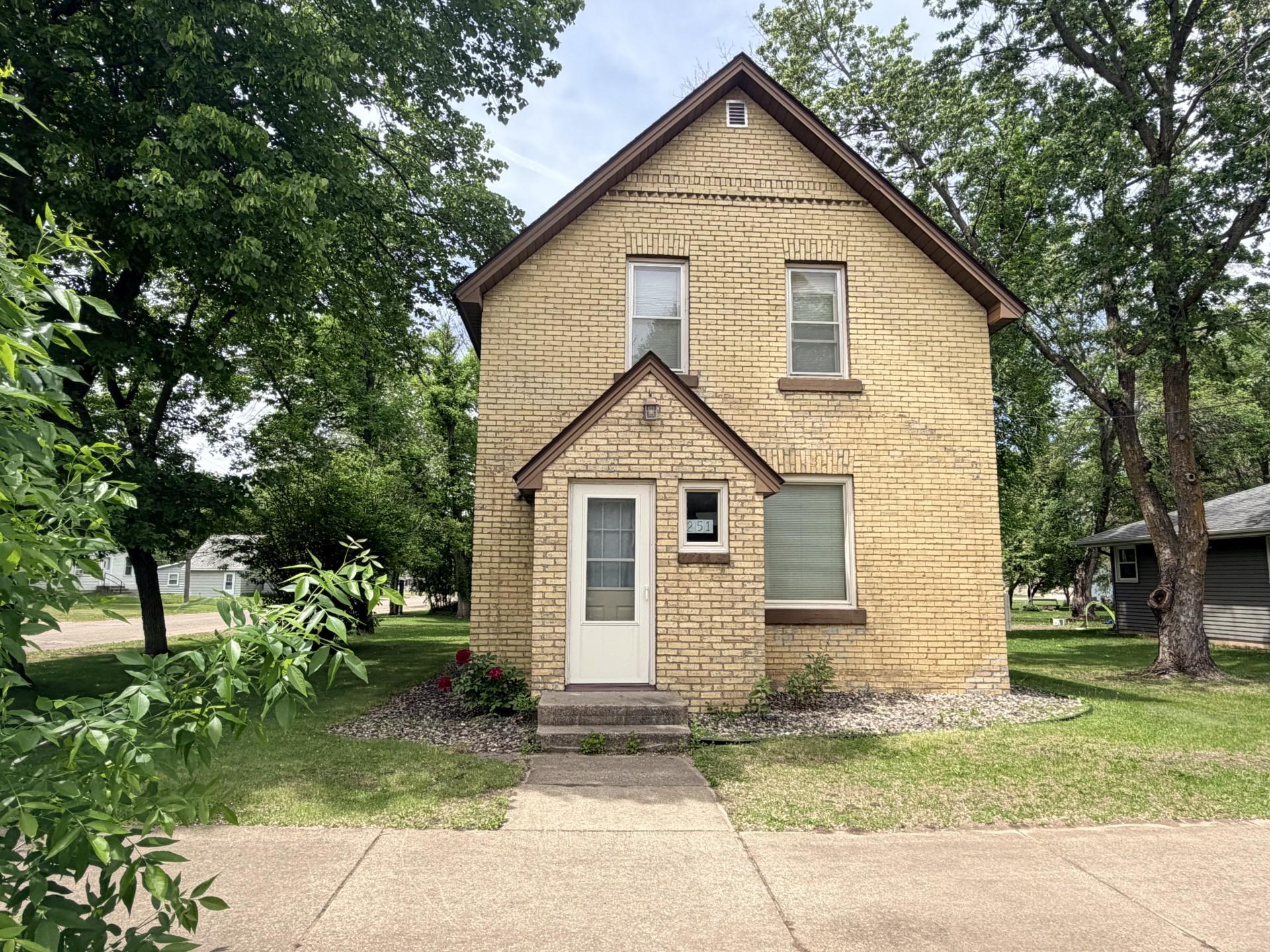 251 Hall Avenue SW, Richmond, MN