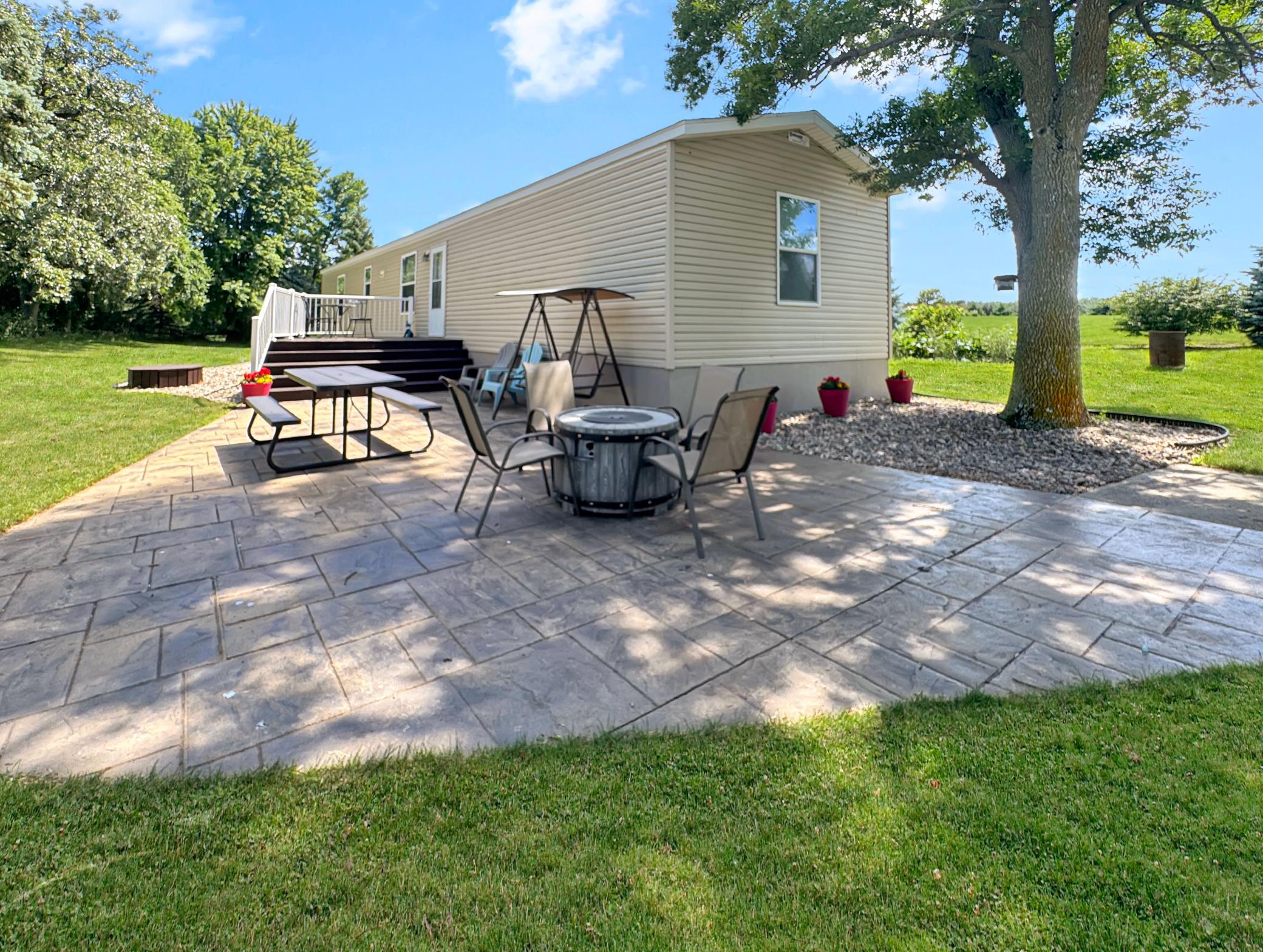 82 Pioneer Trail