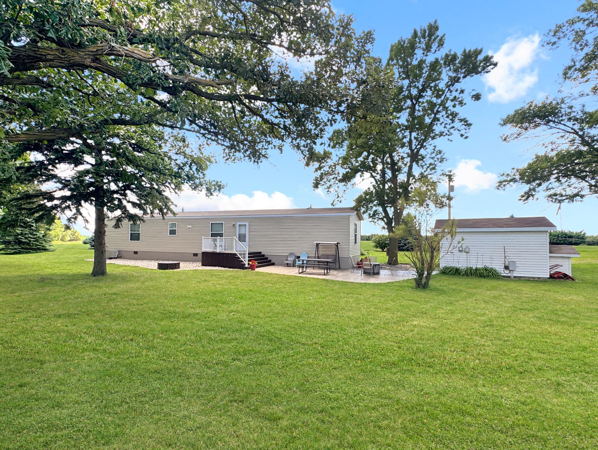 82 Pioneer Trail