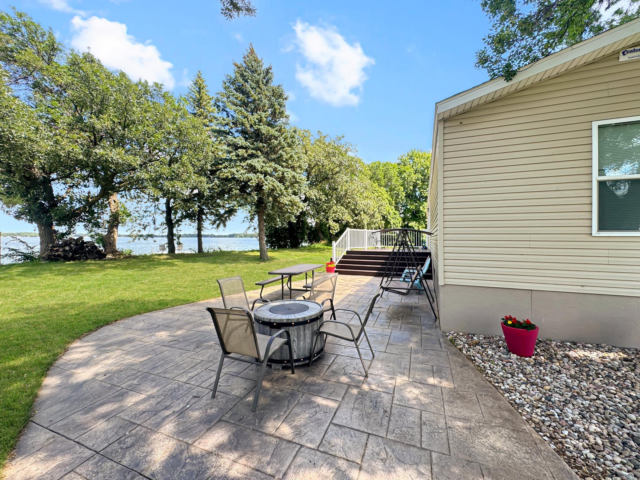 82 Pioneer Trail