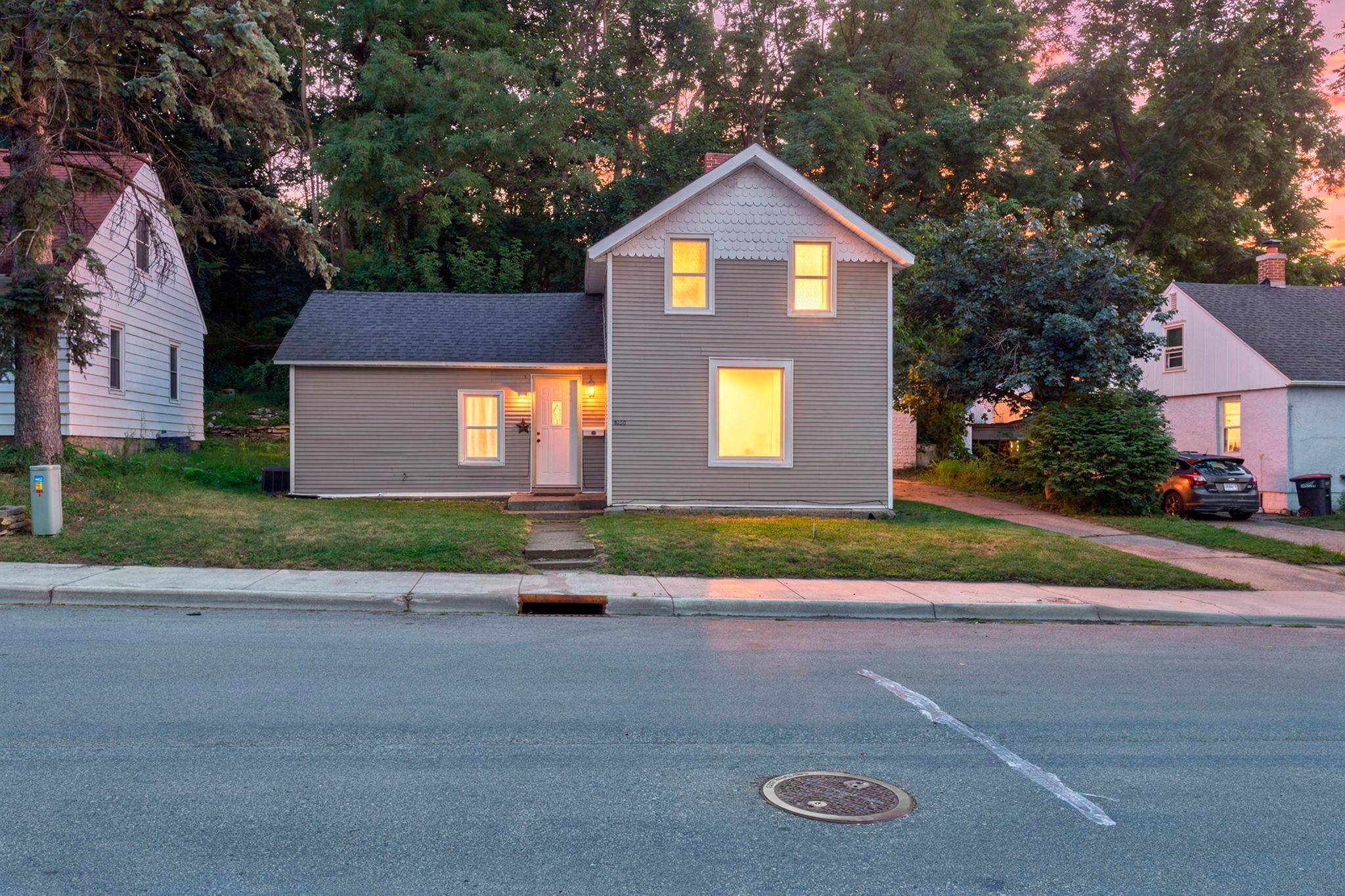 1030 Putnam Avenue