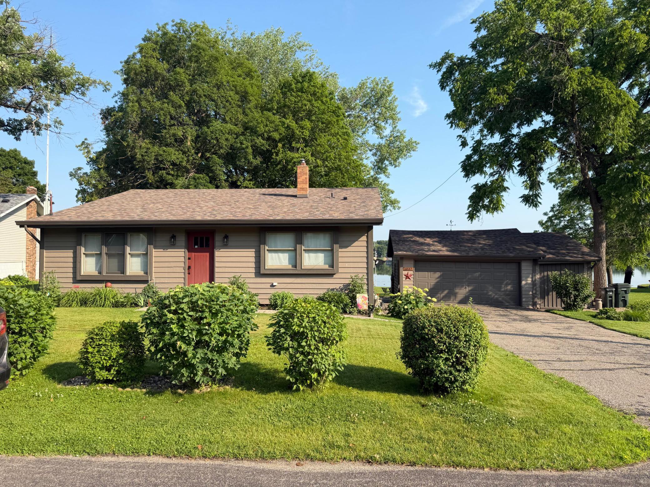 1037 Hamlet Drive N, Avon, MN