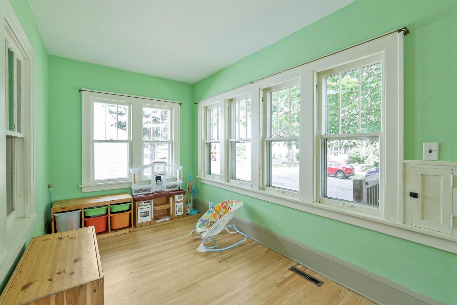 150 Stevens Street W