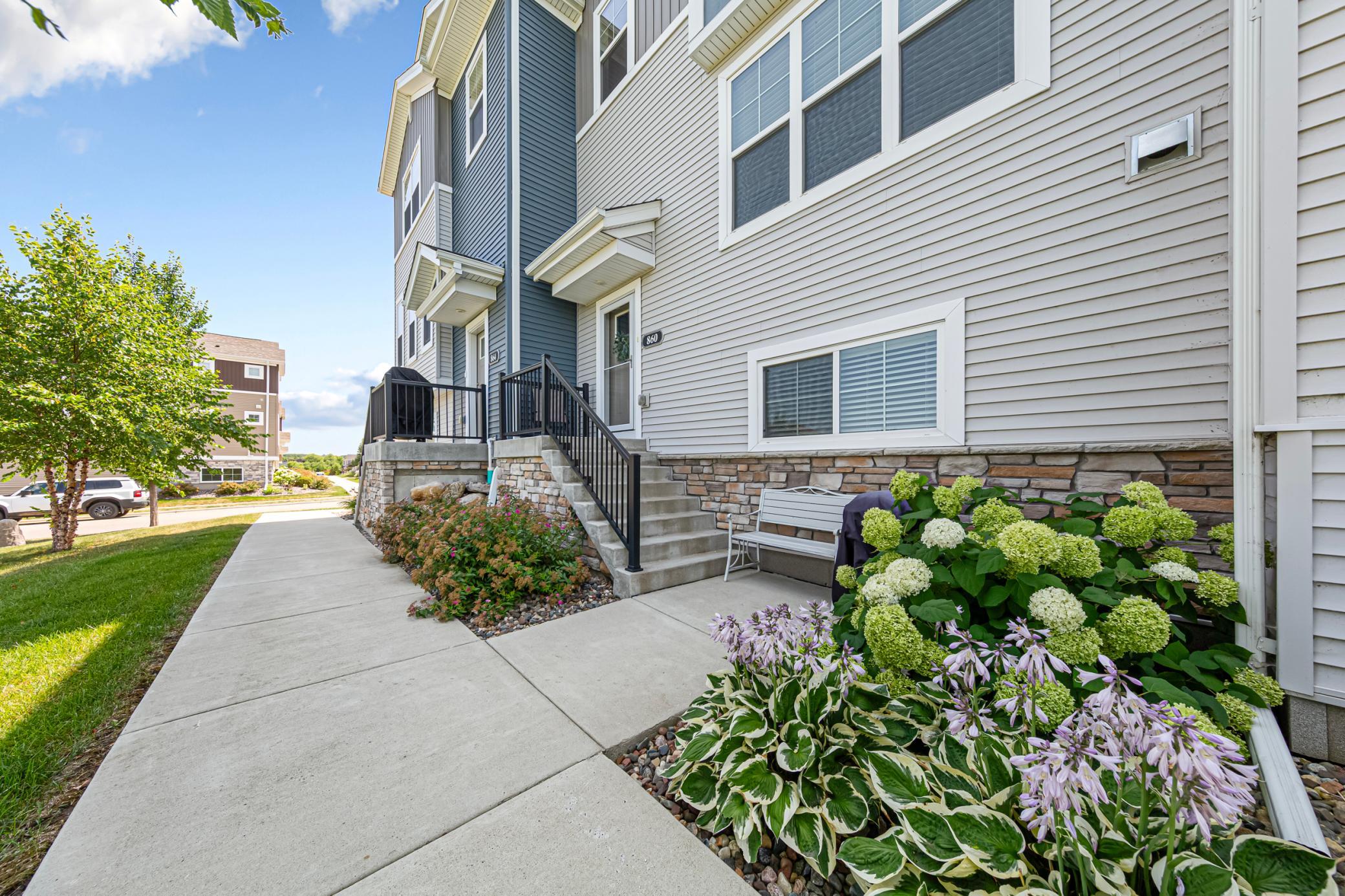 860 Roselyn Drive