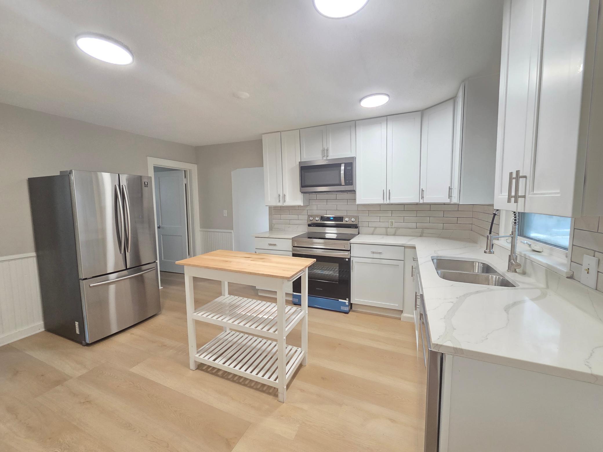 712 Maple Street W