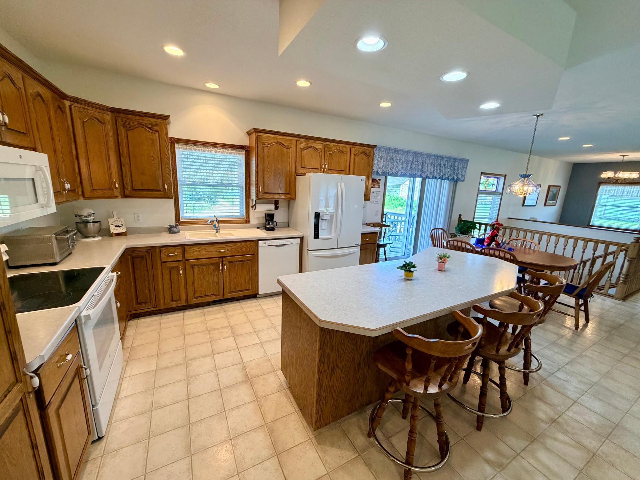 122 Lake Henry Avenue S