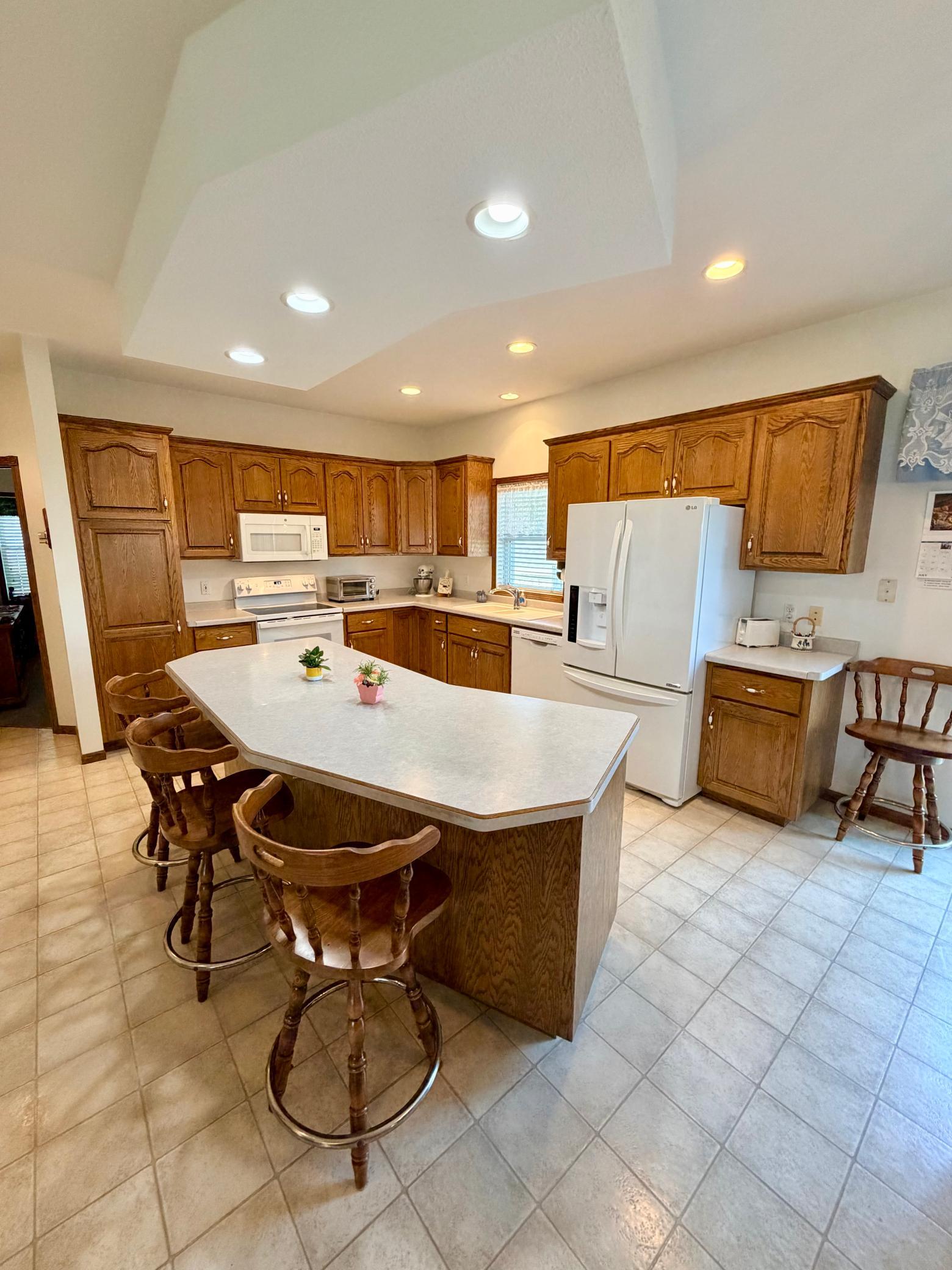 122 Lake Henry Avenue S