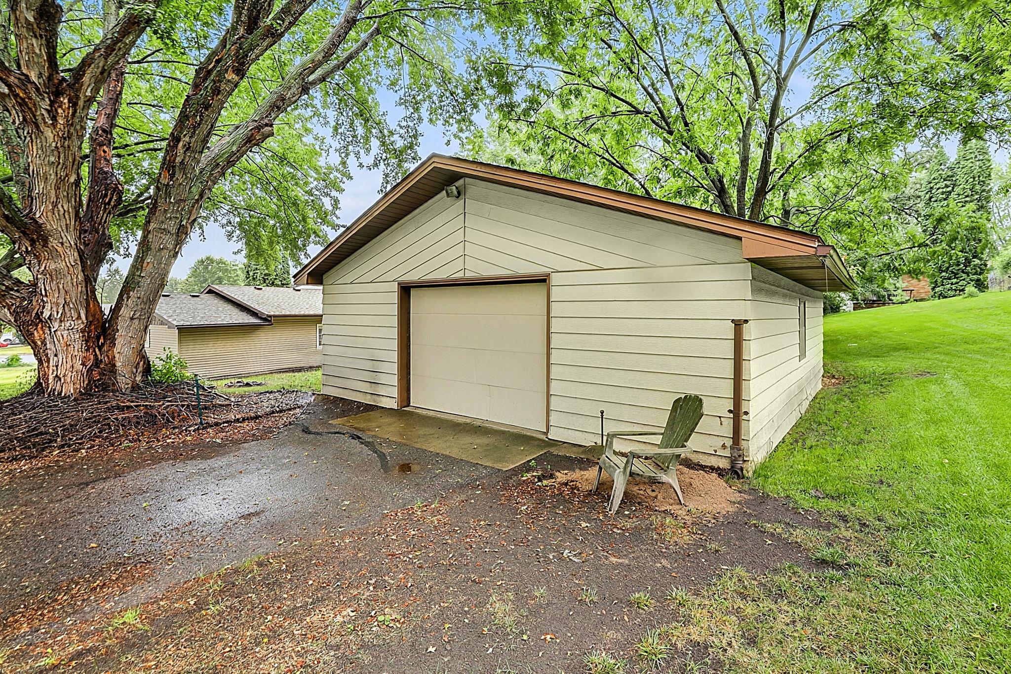 15 14th Avenue S