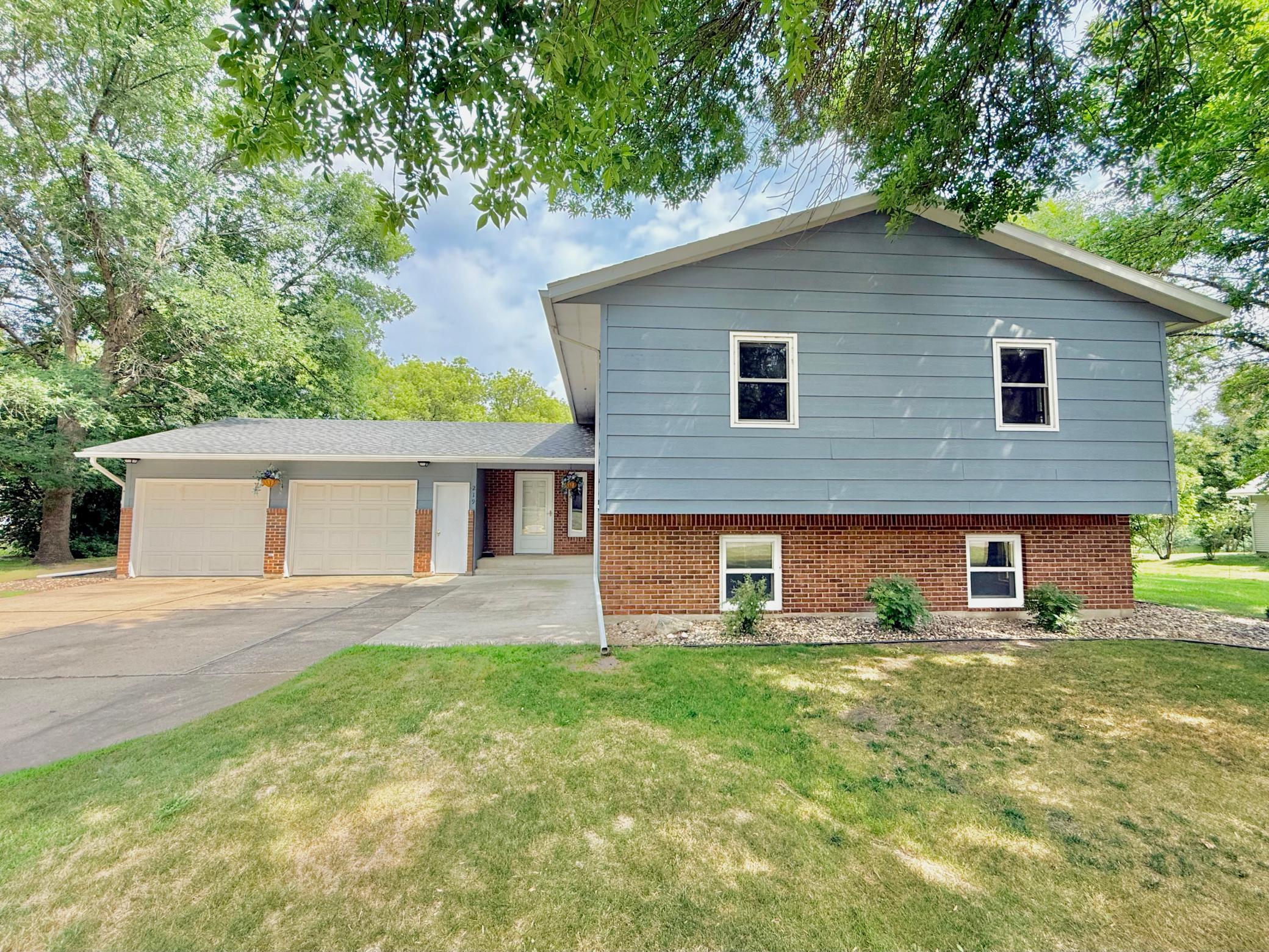 219 Lakeview Drive, Spicer, MN