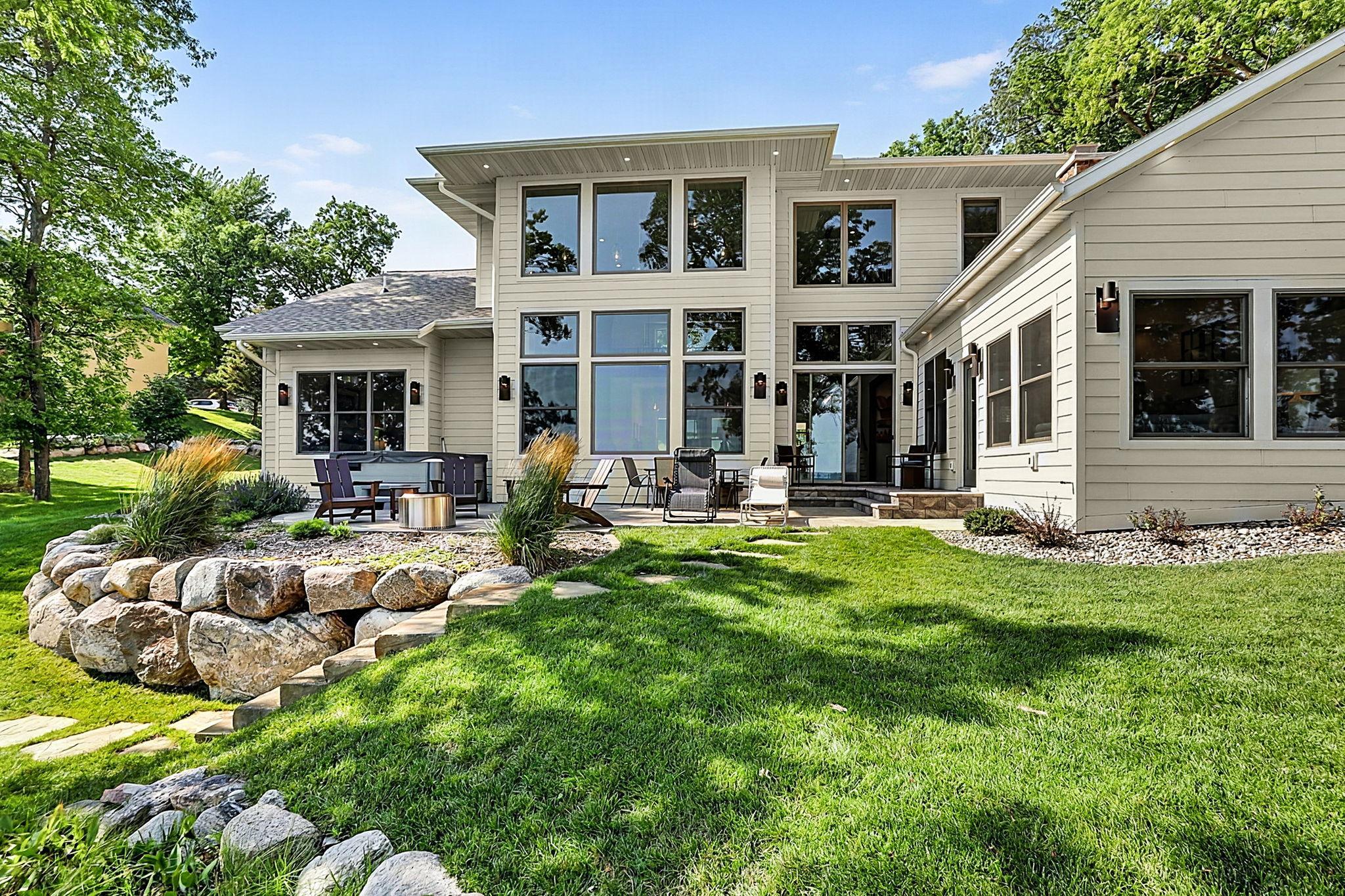 8995 N Shore Drive
