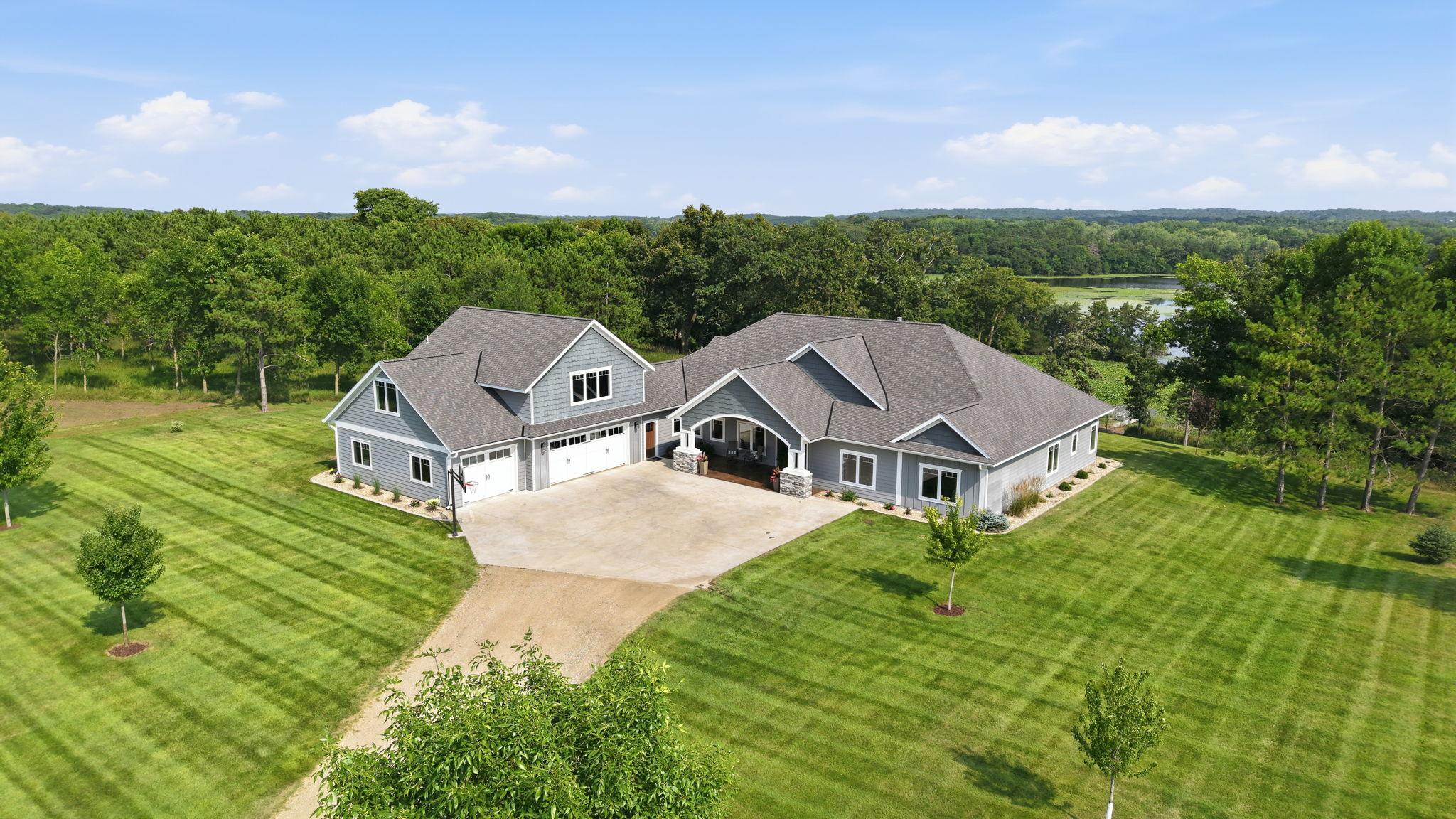8382 198th Avenue NE, New London, MN