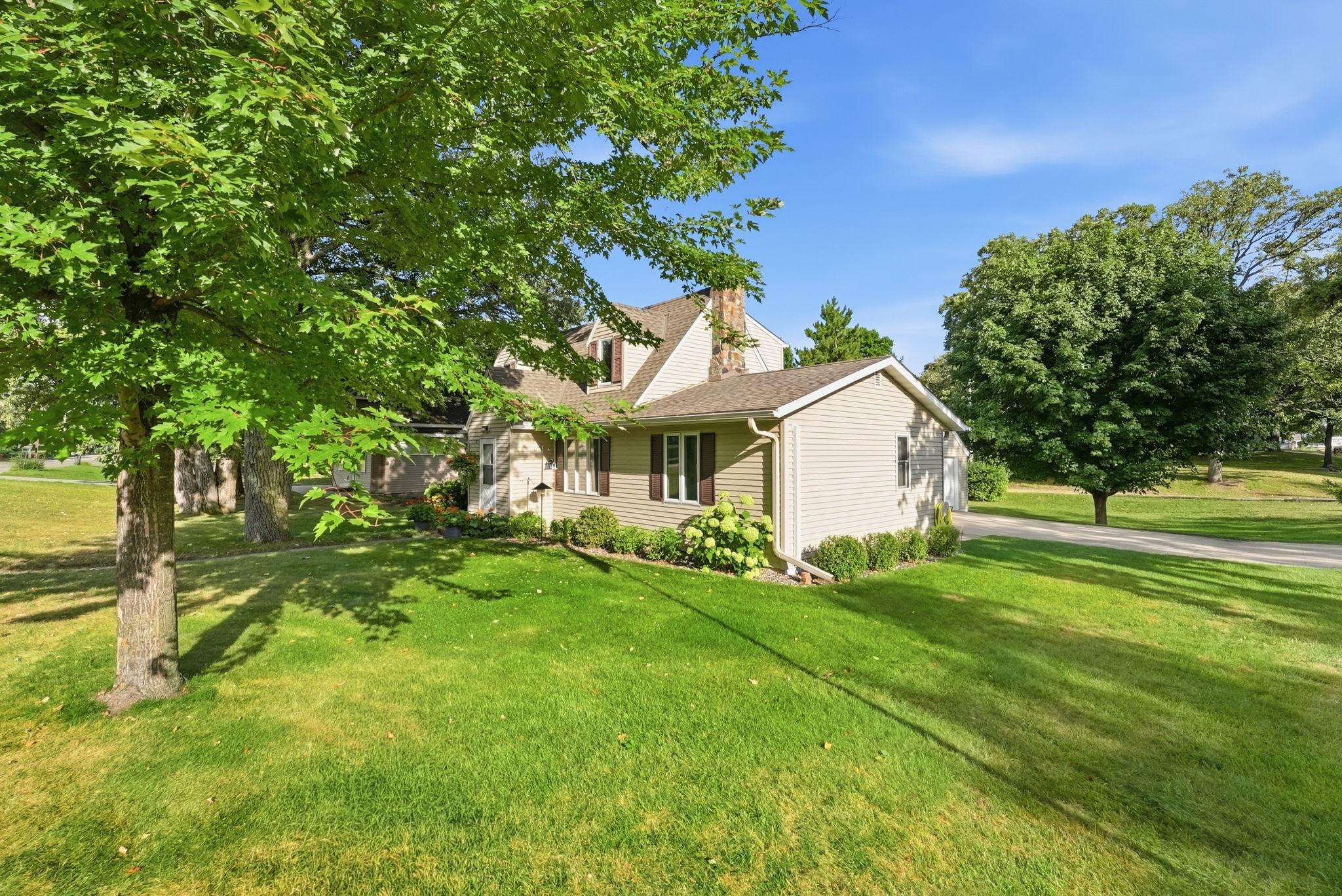 217 2nd Avenue NE