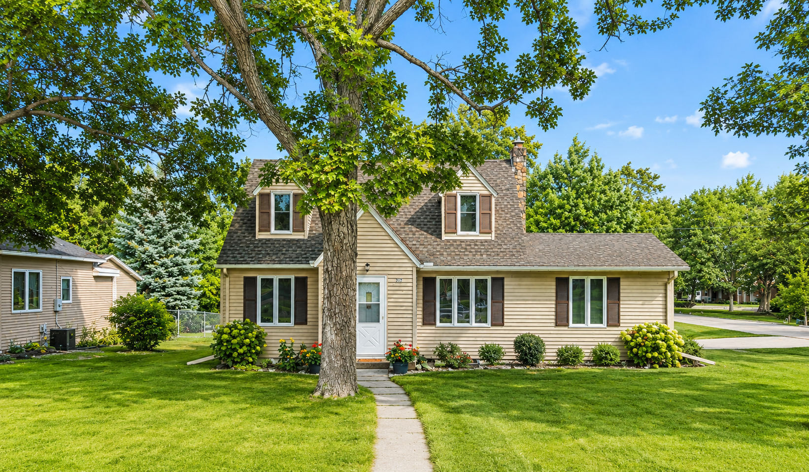 217 2nd Avenue NE, New London, MN