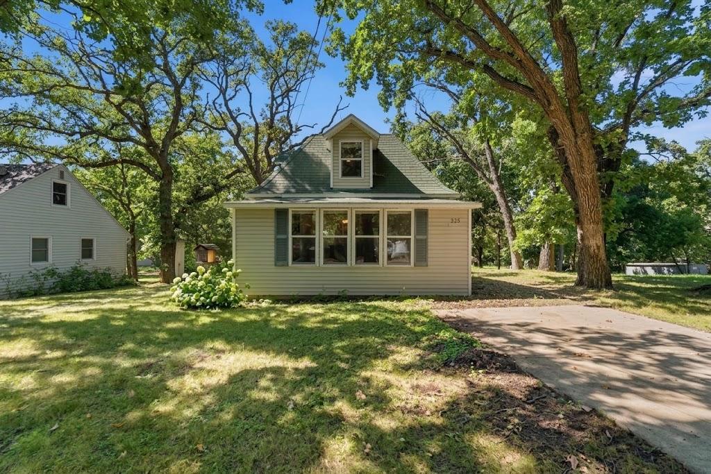 225 Cedar Street NE, New London, MN