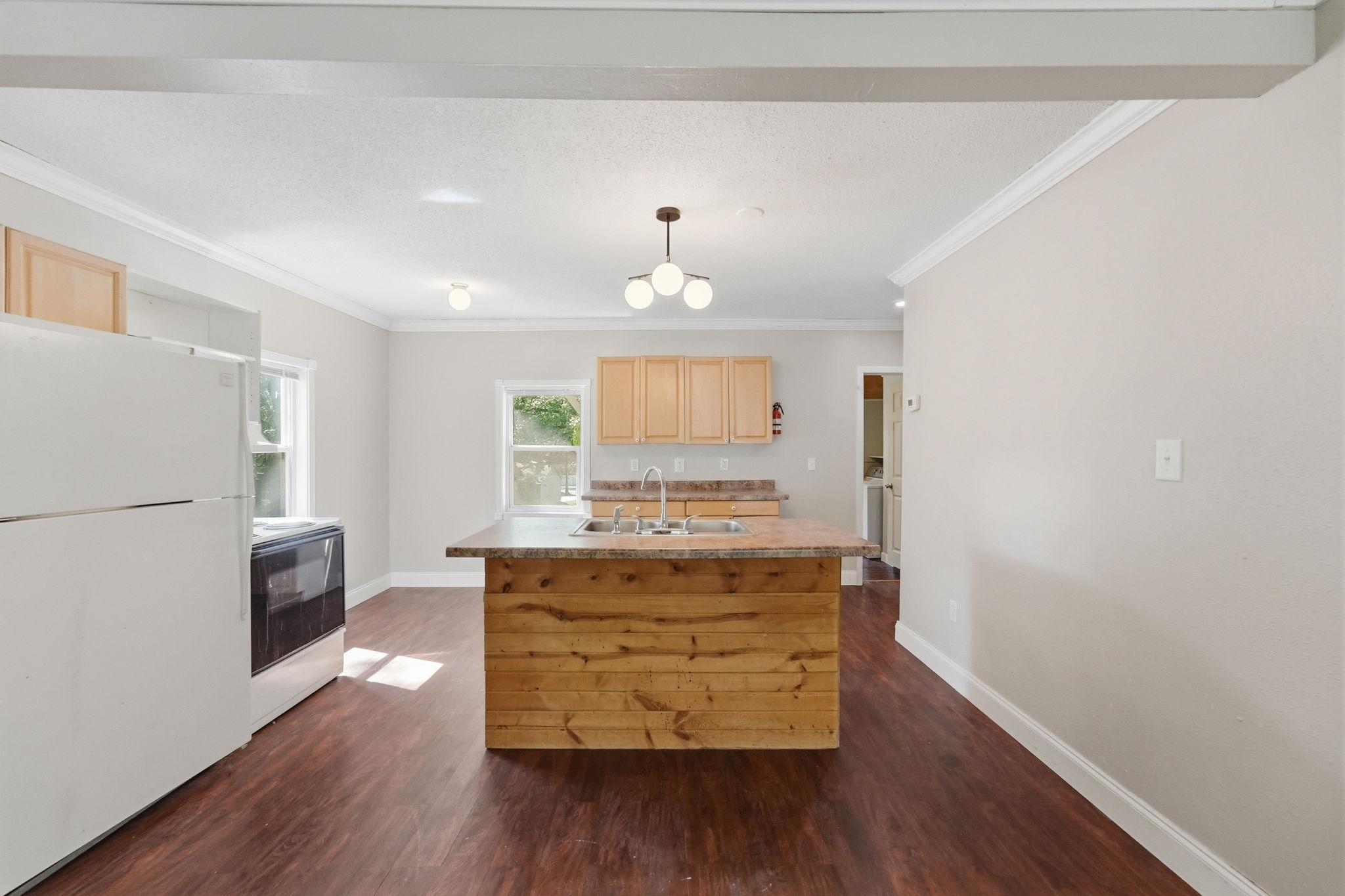 225 Cedar Street NE