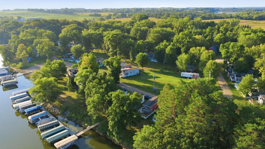 18096 Browns Lake Road, Richmond, MN