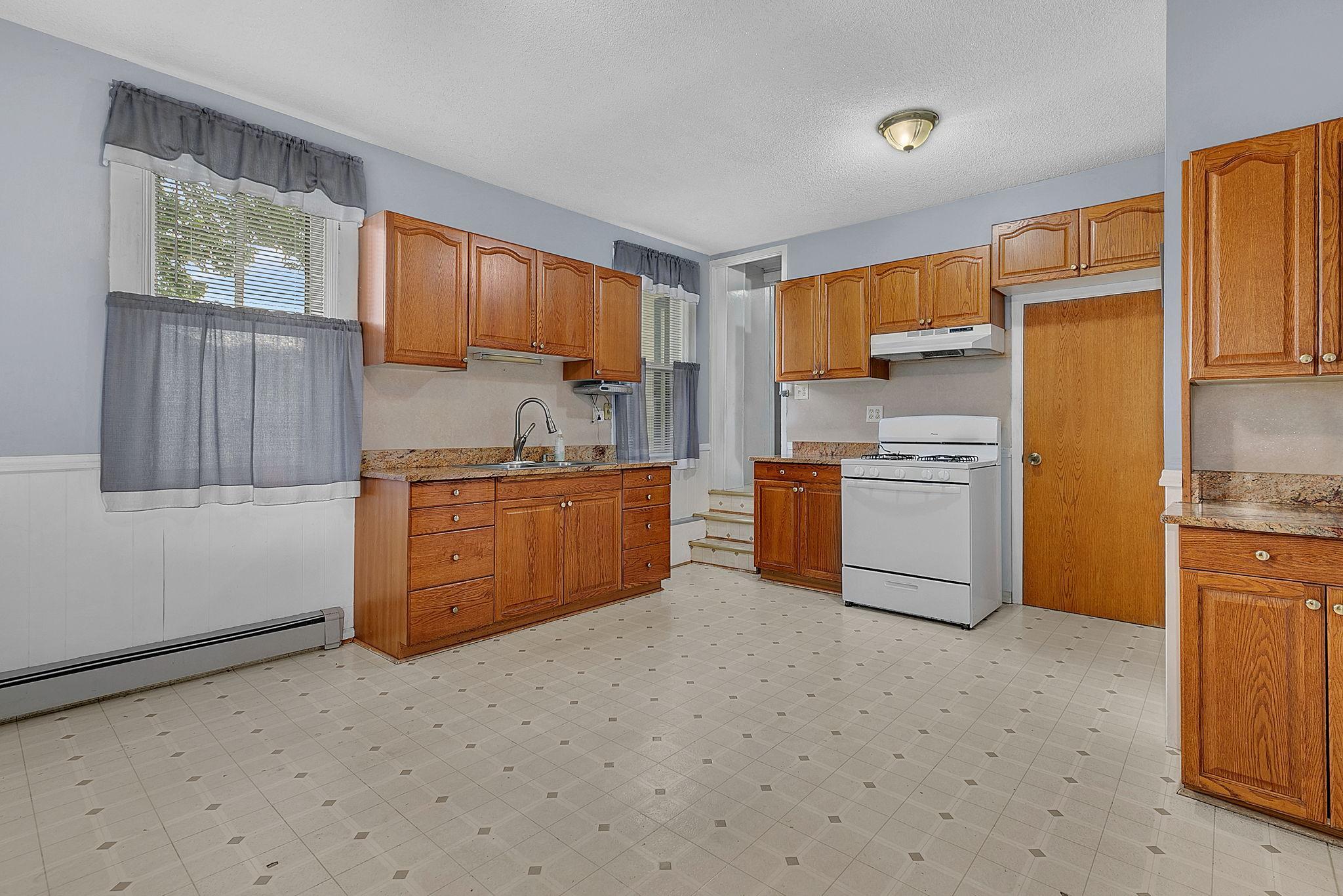 245 Main Street W