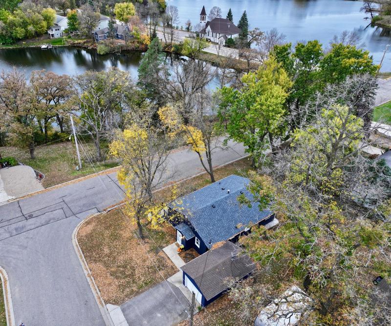 213 1st Avenue SE, New London, MN